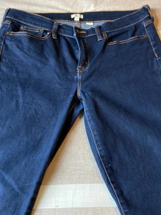J. Crew Denim - EUC J. Crew Stretch Dark Denim Jeans Sz 32 / 28